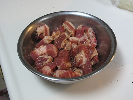豚肉に下味をつける