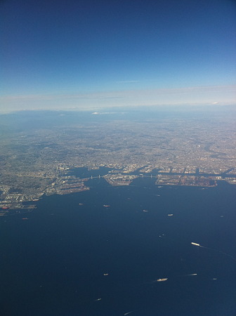空から見た横浜と東京