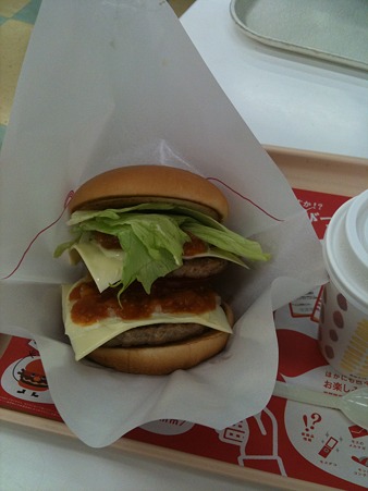 酒々井SA　MOS贅沢チーズバーガー