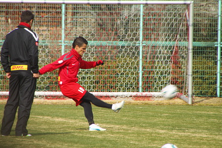 再びＦＫを蹴るマルシオ