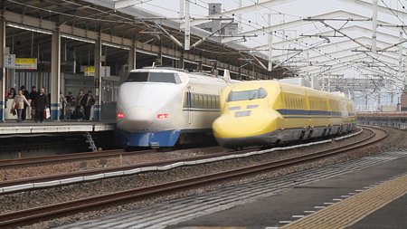 ドクターイエローと原色100系