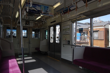 京成普通の車内