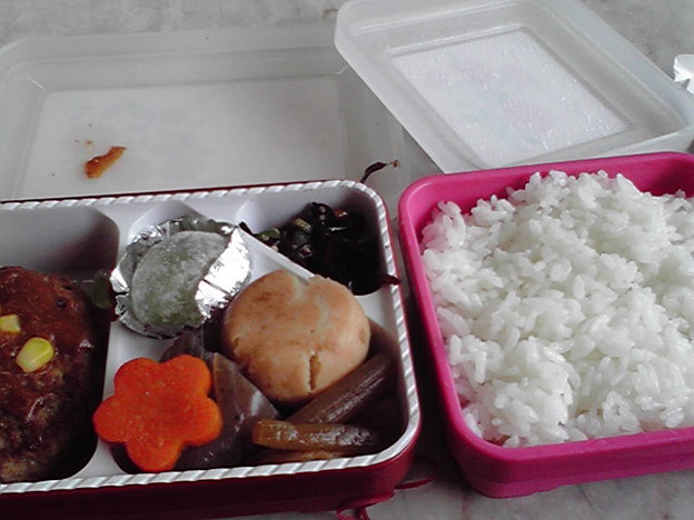 先ほどまでこのお弁当 右も左も 真っ白ご飯のみでした 人のと間違え Trang Chia Sẻ ảnh Photozou