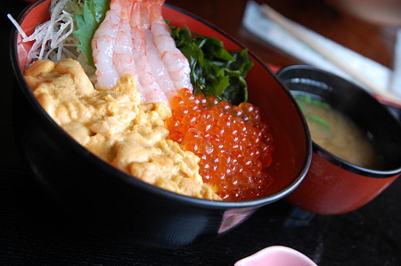 積丹の三色丼