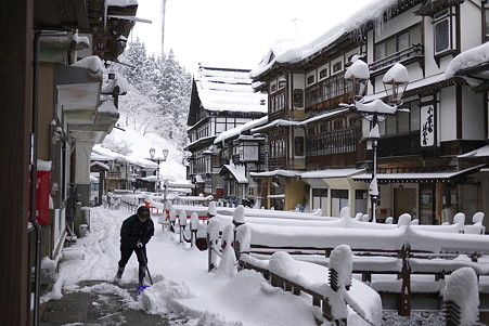 2011.03.10　銀山温泉　雪かき