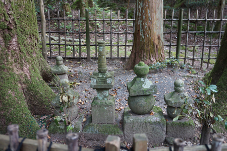 阿波内侍の墓 - 1