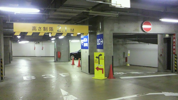 B3F　入口（左）・出口（右）